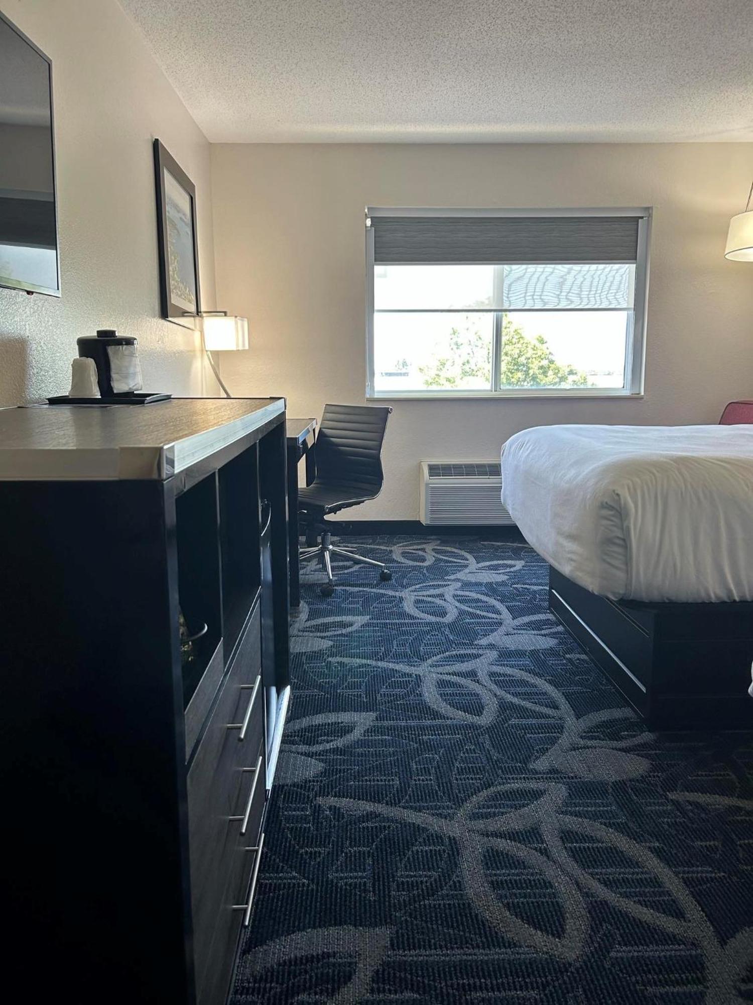 Comfort Inn & Suites Liverpool - Syracuse Buitenkant foto